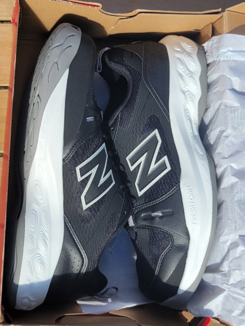 mens 11. New Balance Fresh Foam x 1007 black sneakers. brand new, damaged box.